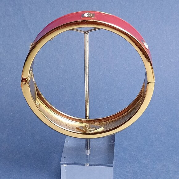 Retro Vampire Red Rhinestone Enamel Cuff Hinge Bangle Bracelet Clamper Gold Ton - Picture 3 of 5